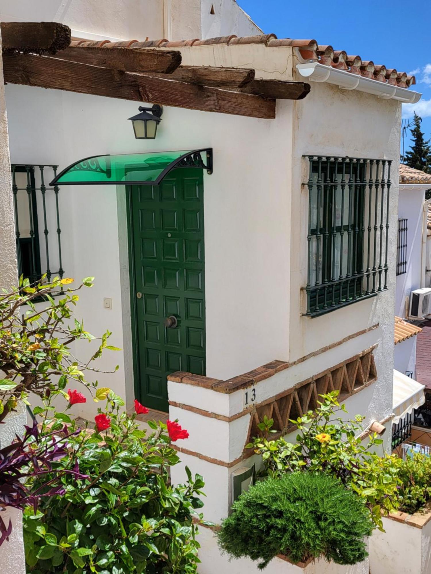 Semi-Detached Adosado Con Encanto -130 M2 - Wifi 600 Mb - Piscina Comunitaria - Patio Privado Торремолінос Екстер'єр фото